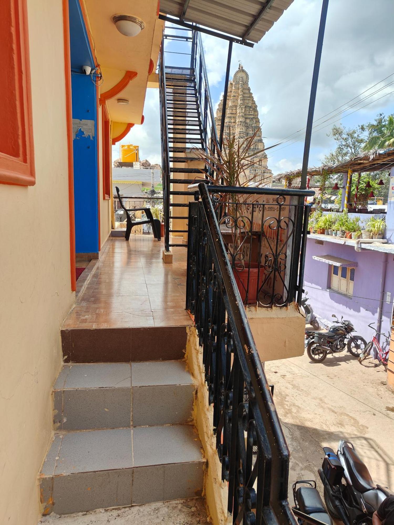 Rocky Guesthouse Hampi Exterior foto