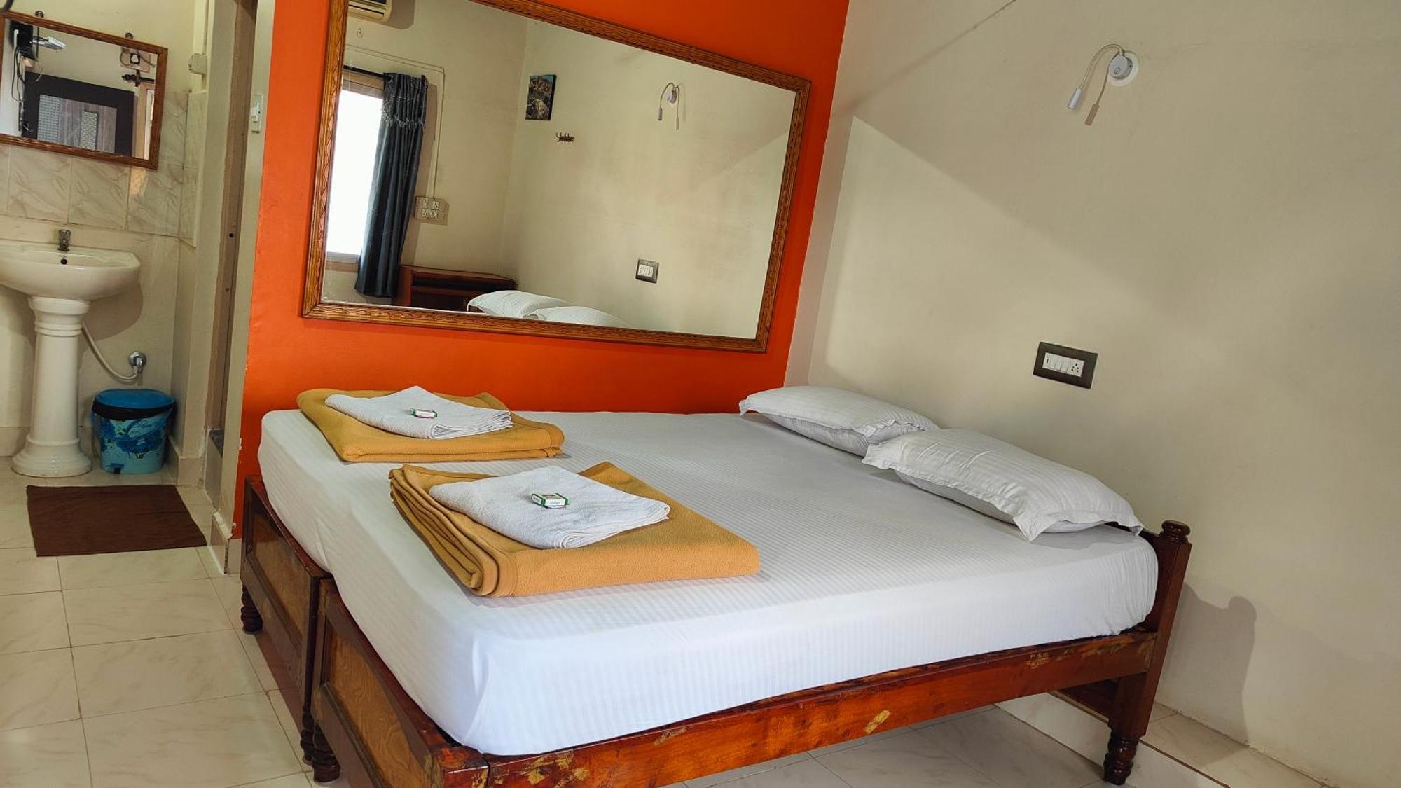Rocky Guesthouse Hampi Exterior foto