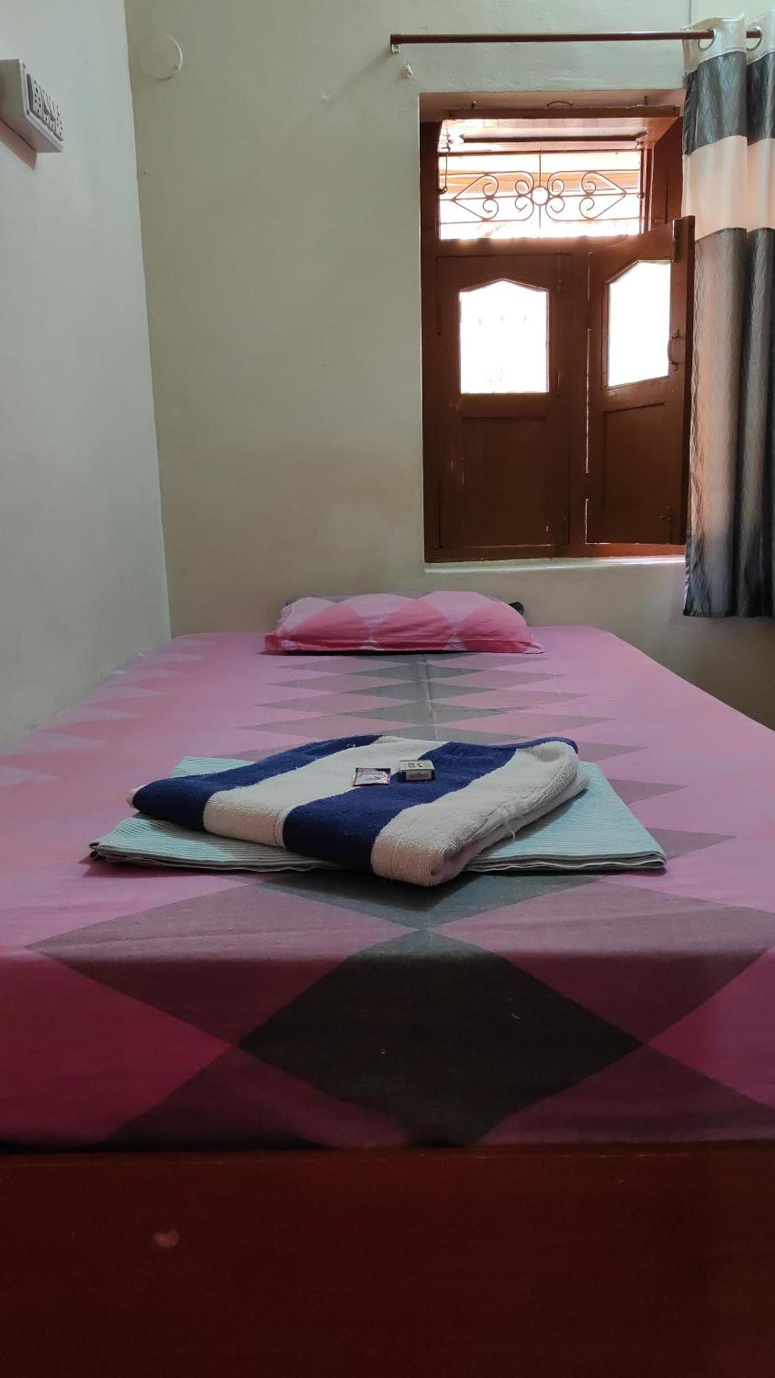 Rocky Guesthouse Hampi Exterior foto