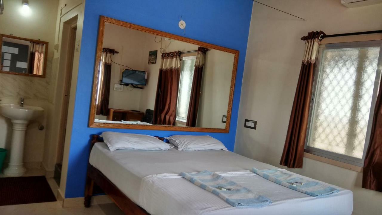 Rocky Guesthouse Hampi Exterior foto